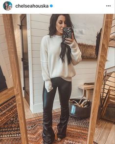 Chelsea Houska, Chelsea Deboer, Photographer Outfit, Black White Outfit, Mama Style, Looks Black, Kinds Of Clothes, Weekend Wear, Casual Fall Outfits