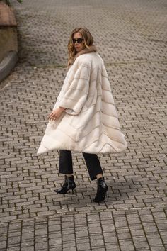 #papelfurs #fur #realfur #furcoat #coat #mink #minkfur #minkfurcoat #furfashion #furlovers #furlove #lovefur #australia #australiafashion #melbourne #melbournefashion #sidney #brisbane #luxuryfashion #luxuryfashionstyle #elegant #elegantfashion #luxurylifestyle #luxuryfur #luxuryclothing #exclusive #furqueen #elegantwoman #beautiful #exclusivecollection #ootd #giftforher #realfur #womensclothing #brandnew #newcollection #luxurygift #luxuriousgifts #latesttrends #onlineshopping #shoponline #sable Mink Coat, Layered Design