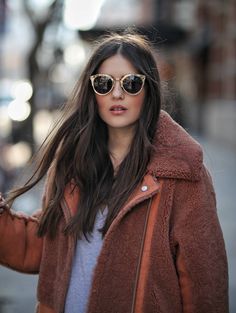 Autumn Sunglasses, Paola Alberdi, Sunglasses Aesthetic, Trending Hair, Mode Tips, Classy Winter Outfits, Blazer Outfit, Looks Street Style, Inspiration Mode