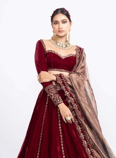 Editor's Note Maroon Double Tier Lehnga With Sweetheart Full Sleeve Blouse Fabric: Velvet, Tissue Color: Maroon Care: Dry Clean Only About the Designer Vvani by Vani Vats- an Indian ethnic women’s wear label. It is a depiction of the royal and intricate handcrafted embroideries in unconventional designs. Lehenga Simple, Full Sleeves Blouse Designs, Velvet Blouse Design, Maroon Lehenga, Vani Vats, Velvet Dupatta, Full Sleeve Blouse