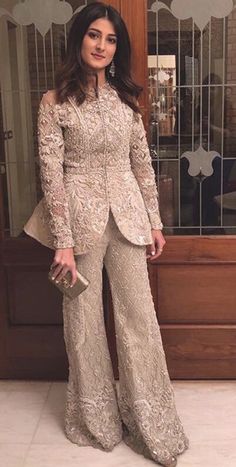 Elegance Wedding Dress, Embroidered Outfits, Royalty Wedding, Modern Royalty, Wedding Dresses For Women, Elegance Wedding, Modern Magic, Salwar Kamiz