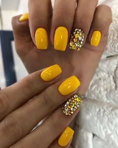 Short Yellow Nails, Glitter Nail Designs, Yellow Nail Art, Stylish Nails Designs, Yellow Glitter, Work Nails, Dope Nail Designs, Rose Gold Nails, Nail Design Ideas