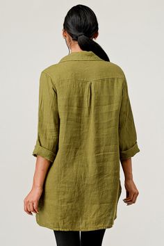 Raw Moda Linen Tunic, Made In Italy, Machine Wash Cold Water, 100% Linen Model Height 5’9” Green Tops With Side Pockets For Fall, Solid Tops With Patch Pockets For Spring, Green Linen Tops With Pockets, Relaxed Fit Tops With Pockets And 3/4 Sleeves, Luxury Long Sleeve Linen Tunic, Oversized Tops With Pockets And 3/4 Sleeves, V-neck Linen Tunic For Daywear, Oversized Linen Long Sleeve Tunic, Spring V-neck Tunic In Lagenlook Style