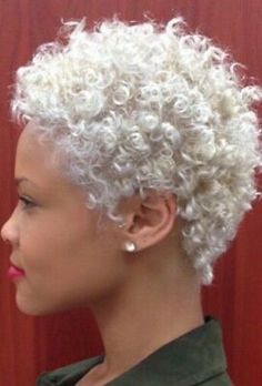 Short Curly Weave Hairstyles, White Curly Hair, Short Curly Weave, Cabello Afro Natural, Curly Weave Hairstyles, Natural Gray Hair