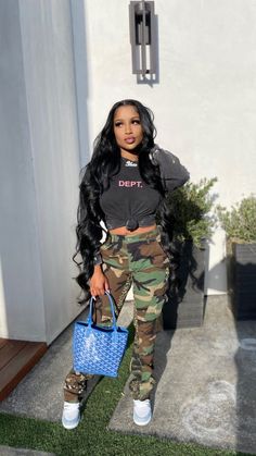 Camo Pants Outfit, Trousers Baggy, Parachute Cargo Pants, Cargo Pants For Women, Parachute Cargo, Pants Streetwear, Army Pants, Concert Outfits, Y2k Aesthetic Outfits