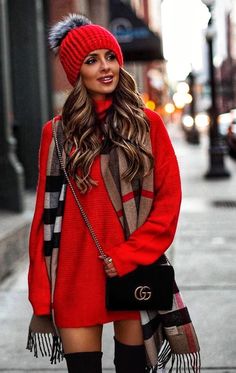 Red Plaid Blazer Outfit, Christmas Outfit Inspiration, Burberry Style, Winter Mode Outfits, Casual Chic Outfits, Red Sweater Dress, Fashion Blogger Outfit, Christmas Outfits Women, Chique Outfits