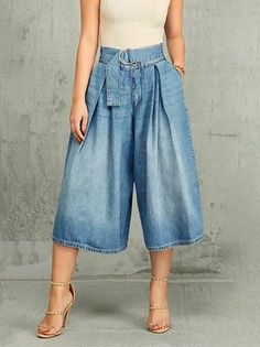 French Outfit Summer, Casual Sunday Outfit, Summer Denim Outfits, Clothes For Women Over 60, Professional Business Casual, Fitted Denim Skirt, Long Denim Shorts, Business Casual Summer, Classy Outfits For Women