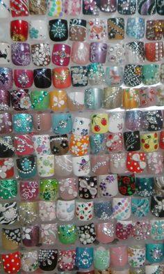 Drawing Nail Designs, 2000s Toe Nail Art, 2000s Pedicure, Extreme Acrylic Nails, Myspace Party, Gyaru Nails Short, 2000s Nail Designs, Old Nail Designs, Aesthetic Bangles