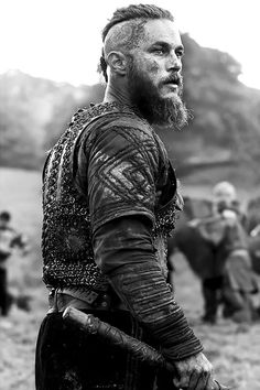 I’ve never been attracted to bald men before. Ragnar Lothbrok Tattoo, Undercut With Beard, Ragnar Vikings, Vikings Travis Fimmel, Ragnar Lothbrok Vikings, King Ragnar, Vikings Tattoo, Man With A Beard, Vikings Tv Show