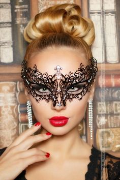 Masquerade Party Outfit, Masc Girls, Masquerade Makeup, Mascarade Party, Black Masquerade, Masquerade Outfit, Girl Mask, Mask Makeup