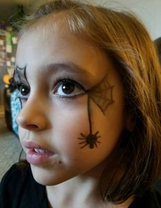 Halloween Makeup Ideas Kids, Spider Makeup Kids, Child Witch Makeup, Simple Spider Face Paint, Kids Witch Makeup Halloween, Halloween Makeup Kids Easy, Halloween Make Up For Kids, Spider Make Up, Simple Halloween Makeup Spider