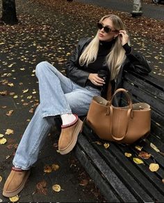 want inspo for how to wear uggs? check out these ugg outfits . . UGG slippers outfit | UGGs outfit | UGGs outfits | mini UGG boots outfit | UGG outfit | UGG slippers | UGG fits | UGG mini boots outfit | UGGs slippers | UGGs mini boots outfit | ultra mini UGGs outfit | UGG short boots outfit | how to style UGG boots | outfits with UGG boots uggs tasman outfits, uggs platform outfits, uggs tasman slippers outfits, uggs outfits winter, uggs outfit fall, uggs outfit 2024 Short Boots Outfit, Uggs Outfit Winter, Adrette Outfits, Outfits Juvenil, Winter Mode Outfits, Chic Winter Outfits, Trendy Outfits Winter