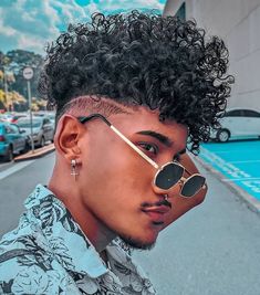 Boys Curly Haircuts, Natural Hair Haircuts, Man Bun Hairstyles, Textured Curly Hair, Boys With Curly Hair, Men's Hairstyles, Haircuts For Curly Hair