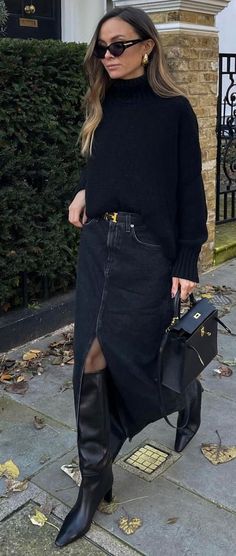 New York Street Style Autumn, Autumn Outfits Women Classy, Autumn Midi Skirt Outfit, Casual Fall Skirt Outfits, Milan Street Style Winter 2023, Black Jeans Skirt Outfit, Jean Skirt Fall Outfits, Milan Street Style 2023, Fall Skirt Outfits With Boots