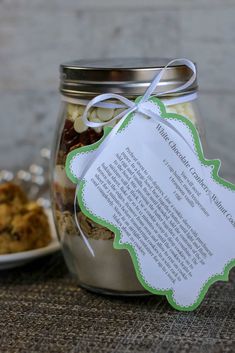 Looking for a thoughtful DIY holiday craft to give your friends and acquaintances? Look no further! This DIY "Gift in a Jar," contains the key ingredients needed to make some sensational White Chocolate Cranberry Walnut Old Fashion Oats, Free Printable Gifts, Free Printable Gift Tags