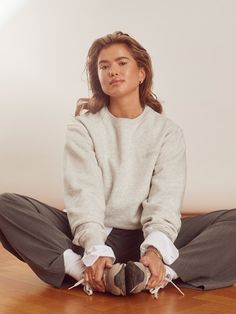 Classic Relaxed Fit Sweats For Fall, Classic Relaxed Fit Sweatshirt For Loungewear, Classic Sweatshirt With Ribbed Cuffs For Loungewear, Oversized Classic Winter Sweatshirt, Classic Sweats For Loungewear In Fall, Classic Sweats For Fall Loungewear, Classic Fall Sweats For Loungewear, Classic Fall Loungewear Sweats, Classic Relaxed Fit Sweats