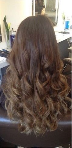 Curled Down Hair, Straight With Curls, Curled Hair For Long Hair, Straight Hairstyles Curls, Light Curl Hairstyle, Loosely Curled Hair, Curl Ideas For Long Hair, Styled Curled Hair