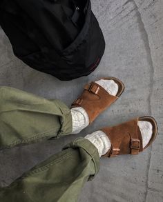 Estilo Vans, Sock Outfits, Funky Shoes, Outdoor Fashion, Style Chic, Jane Birkin, Shoe Inspo, Cozy Fits