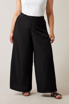 Shop EVANS Curve Black Wide Leg Trousers at Yours Clothing. Discover women’s plus size clothing in sizes 10-36 with fast delivery. Plus Size Workwear, Cropped Linen Trousers, Fashion Notes, Size 16 Women, Black Wide Leg Trousers, Party Dress Sale, Long Tall Sally, Fit Fashion, Denim Coat Jacket