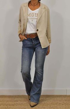 Style Désinvolte Chic, Casual Chic Outfit, Young Fashion, Looks Chic, Womens Clothing Stores, Business Casual Outfits, Online Clothing Stores, Jean Outfits