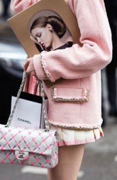 Pink Day, Pink Aura, Devil Wears Prada, Pink Chanel, Chanel Accessories, Louis Vuitton Twist, Pink Outfit, Coco Chanel, Pink Fashion