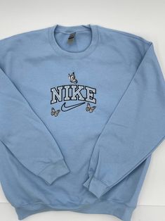 Nike Sweatshirts Vintage, Sweatshirts Nike, Logo Black And White, Hoodie Customize, Vintage Nike Sweatshirt, Black And White Logos, Nike Crewneck, Embroidery Hoodie, Nike Sweater