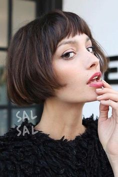 Pageboy Hairstyle, Pageboy Haircut, Modern Bob Hairstyles, Blonde Bob Haircut, French Bob, Short Brown Hair, Bob Haircut With Bangs, Trending Hairstyles, Short Hair With Bangs