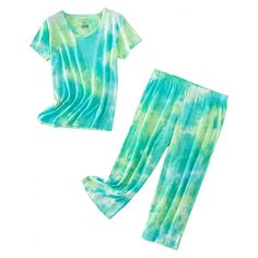 This is a Women’s Fun Prints Pajama Set for ladies. It is made of soft and breathable cotton, so it is comfortable to wear and sleep in. The nightdress is also easy to care for, as it can be machine washed and dried. The nightdress is designed with a high-low hemline, so it is both cute and comfortable. This loungewear is all you need to help relax at home. They are soft and easy to touch which projects versatility and effortless grace in every step you take. Made to make you feel good, each of our Original Pajamas is an expression of our love for self-care, practicality, and a dash of flirty fun. How it’s made: Each of the pajamas is sourced from the finest quality fabric, sewn together by quality workmanship. Made with cotton, material Non-bleeding colors and prints Unshrinkable, wrinkle Lounging Outfit, Summer Sleepwear, Cotton Pajamas Women, Cotton Sleepwear, Pants Casual, Print Pajamas, Pajama Set Women, Pajama Sets, Knit Shirt