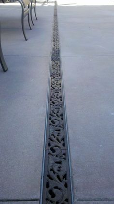 there are many benches lined up on the sidewalk in front of each other and one bench is empty