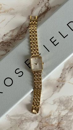 Fossil Watches Women Gold, Vintage Watches Women Classy, Watch Aesthetic Vintage, Watch Women's Classy, Minimalist Accessories Jewellery, Rosefield Watch, Elegant Watches Women, Minimalist Watch Women, Gold Vintage Watch