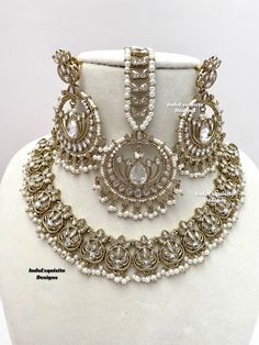 Gorgeous white Polki antique gold Necklace Set comes with elegant earrings and tikka / Indian Jewelry/ High Quality Kundan and Polki Jewelry/ Bollywood Jewelry/Wedding Jewelry All items are shipped from Brampton, Ontario, Canada. If you need your item by a certain day, please reach out to us for express delivery option before placing the order so that we can update the shipping for you. Standard shipping/delivery timeline Below are the estimated delivery times after the order is shipped/dispatch White Tikka With Intricate Design For Wedding, White Tikka With Intricate Design For Diwali, White Intricate Design Tikka For Diwali, Heavy White Chandbalis For Reception, White Kundan Chandbalis For Wedding, White Kundan Tikka For Wedding, White Bollywood Tikka For Reception, White Tikka For Reception At Diwali, White Hand-set Chandbalis For Wedding