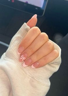 Neutral Nails For School, Nails Idea For School, Simple Nails Natural Nail, Back Go School Nails, Nail For School Natural, Back To School Nails Almond Shape, Simple Nails Back To School, Summer Bow Nails, Cute Simple Nails For School