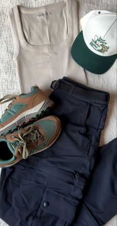 Cute Hiking Fits, Geology Outfit, Indiana Jones Aesthetic Outfit, Oregon Aesthetic Clothes, Cute Hiking Outfit Spring, Alaska Outfits Summer, Hiking Tops Women, Camping Outfit Ideas, Camping Fits