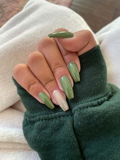 Short Dark Green Nail Ideas, Green Nails Ballerina, Green Ballerina Nails, Green Coffin Nail Ideas, Glitter Green Nails, Green Nails Glitter, Green And Silver Nails, Nails Verde, Green Nail Designs