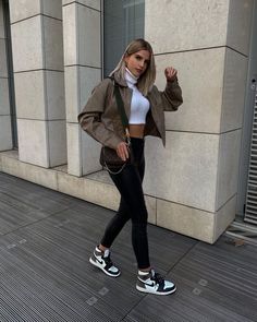 Air Jordan 1 Outfit Women Winter, Panda Dunks Outfit Fall, Outfit With Air Jordan 1, Jordan Ones Outfit, Air Jordan Outfit Women, Air Jordans Women Outfit, Outfits With Air Jordans, Dunk High Outfit, Nike Jordan Outfit