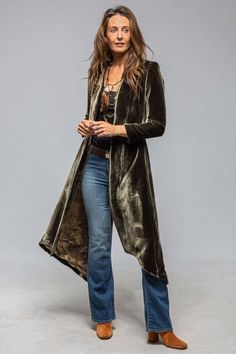 Velvet Kimono Outfit, Velvet Outfits For Women, Rock Jacket, David Zyla, Velvet Duster, Kimono Outfit, Knit Outerwear, Velvet Coat, Folk Fashion