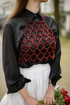 #croptopoutfits #crop #croptophack #pearl #beading #beadedjewelryofinstagram #beads #beadedtop #fashionista #fashionhack #outfitstyle #outfittrends #outfitidea #outfits #chic #blackandwhite #blackoutfitideas #eveningdress #eveningbag #partywear #summerstyle #summerdress #aesthetic ##aestheticstyle #styleoftheday #styleinfluencer #corset #corsetstyling Beaded Top Outfit, Pearl Bustier, Pearl Corset, Pearl Crop Top, Red Crochet Top, Beaded Bra, Crystal Bra, Diy Crop Top, Beaded Crop Top