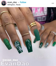 Christmas Acrylic Nails Holiday Green, Nail Designs 2023 Winter, Winter Nail Designs 2023, Holiday Nails Green, Holiday Nails Acrylic, 2023 Winter Nails, Winter Holiday Nails, Christmas Sweater Nails, Nails Acrylic Long