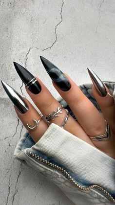 Black And Chrome Nails Designs, Blk Nails, Chrome Nails Designs, Nail Tattoo, Bling Acrylic Nails, New Year's Nails, Silver Nails, Manicure E Pedicure, Chrome Nails