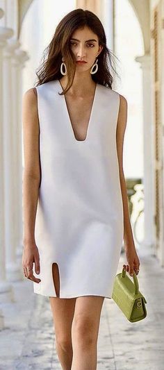 White Tank Dress, Loose Mini Dress, Elegante Y Chic, Loose Fashion, Simple Dress, Mini Dress Casual, Dress Mini, Mini Dresses Summer, White Sleeveless