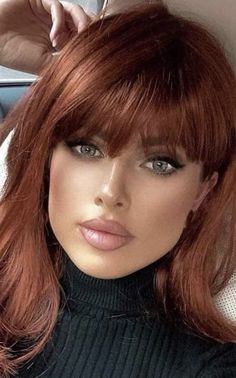 Roux Auburn, Diamond Face Hairstyle, Red Ombre Hair, Layered Haircuts For Medium Hair, Red Hair Woman, Beautiful Red Hair, Haircuts For Medium Hair, Hair Color And Cut, Auburn Hair