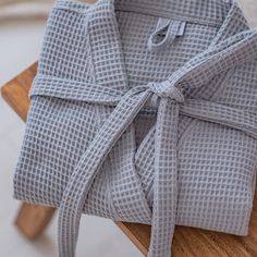 Wrap yourself in pure comfort and style with our personalized waffled cotton man's robe. Crafted from 100% cotton, this robe is the epitome of luxury and relaxation. Available in two sizes - S/M and L/XL - and offered in five serene color choices: white, gray, cream, blue, and green. Features: - Made from high-quality 100% cotton for a soft and breathable feel. - Stylish 3/4 sleeves for versatility and comfort. - Available in two sizes to ensure the perfect fit. - Choose from five soothing color Mens Robes, Embroidered Robe, Custom Robes, Embroidered Robes, Personalized Robe, Best Man Gift, Men's Robes, Groomsman Gift, Soothing Colors