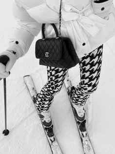 Apres Ski Outfit, Ski Outfit For Women, Snow Fits, Ski Chic, Town Outfits, Ski Bunny, Ski Bunnies