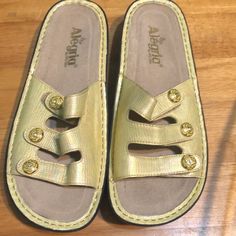 Great Condition No Stain Brand New Comfortable Gold Synthetic Sandals, Gold Synthetic Slides With Removable Insole, Gold Synthetic Slides With Cushioned Footbed, Gold Round Toe Slides For Spring, Comfortable Gold Sandals For Summer, Casual Gold Synthetic Slides, Comfortable Gold Open Toe Sandals, Gold Casual Slip-on Slides, Gold Round Toe Slides For Beach