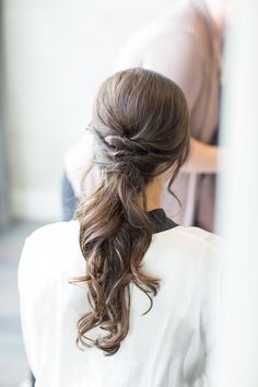 Romantic hairstyle for date night: Photography: Kelsey Combe - https://www.kelseycombe.com/ Casual Wedding Hair, Wedding Haircut, Rustic Wedding Hairstyles, Wedding Hairstyles Updo, Hair Photo