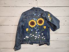 Jean Jacket Painted, Painting Clothing, Hand Painted Jean Jacket, Painted Sunflowers, Flower Coat, Upcycled Jackets, Jacket Art, Kids Denim Jacket, Jean Quilt