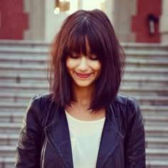 Blunt Messy Long Bob. Maybe when I'm older. But bangs are here to stay! Aline Bob, Long Bob With Bangs, Long Bobs, Long Bob Haircuts, Long Bob Hairstyles, Mid Length Hair, Haircuts With Bangs