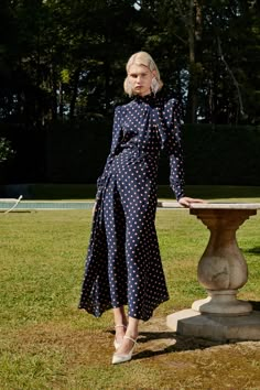 Alessandra Rich Spring 2019 Ready-to-Wear Print Pleated Dress, Stile Hijab, Alessandra Rich, Looks Chic, 여자 패션, Fashion Show Collection, Mode Inspiration, Polka Dot Print, Looks Vintage