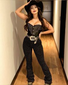 Outfit For Vegas, Looks Cowgirl, Western Glam Outfit, Street Fashion Photoshoot, Cowgirl Style Outfits, Rude People, Looks Country, Preformance Outfits, Vegas Outfit