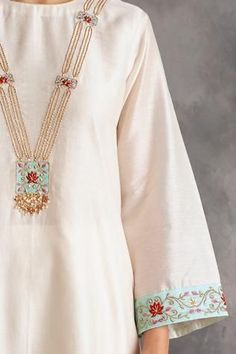 Tassels Fashion Clothing, Lace Dress Design, Designer Kurti Patterns, Trendy Shirt Designs, Elegant Blouse Designs